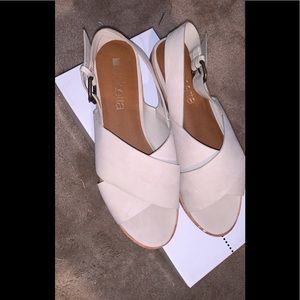 Bone color summer cross sandals